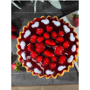 EASTER 9" STRAWBERRY PIE CANDLE